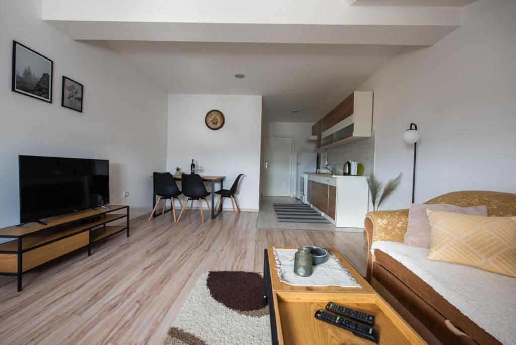 Apartman Luca Ливно Экстерьер фото