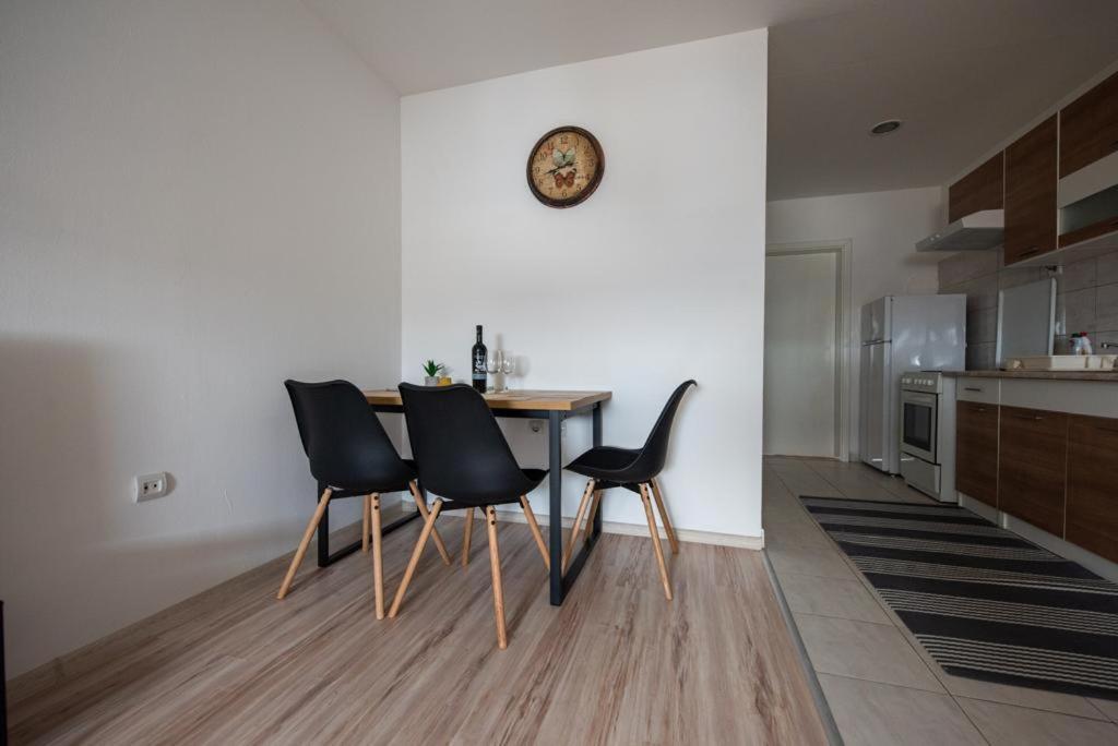 Apartman Luca Ливно Экстерьер фото