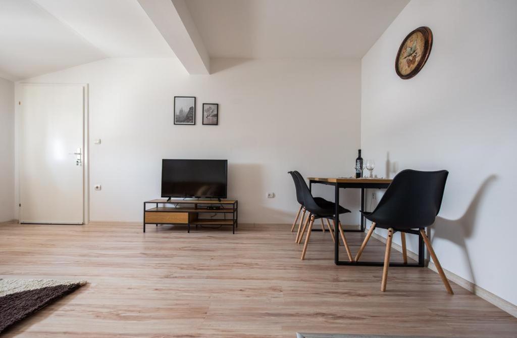Apartman Luca Ливно Экстерьер фото