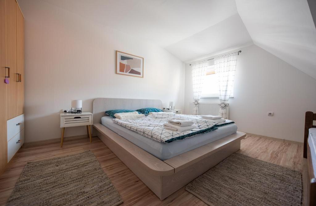 Apartman Luca Ливно Экстерьер фото